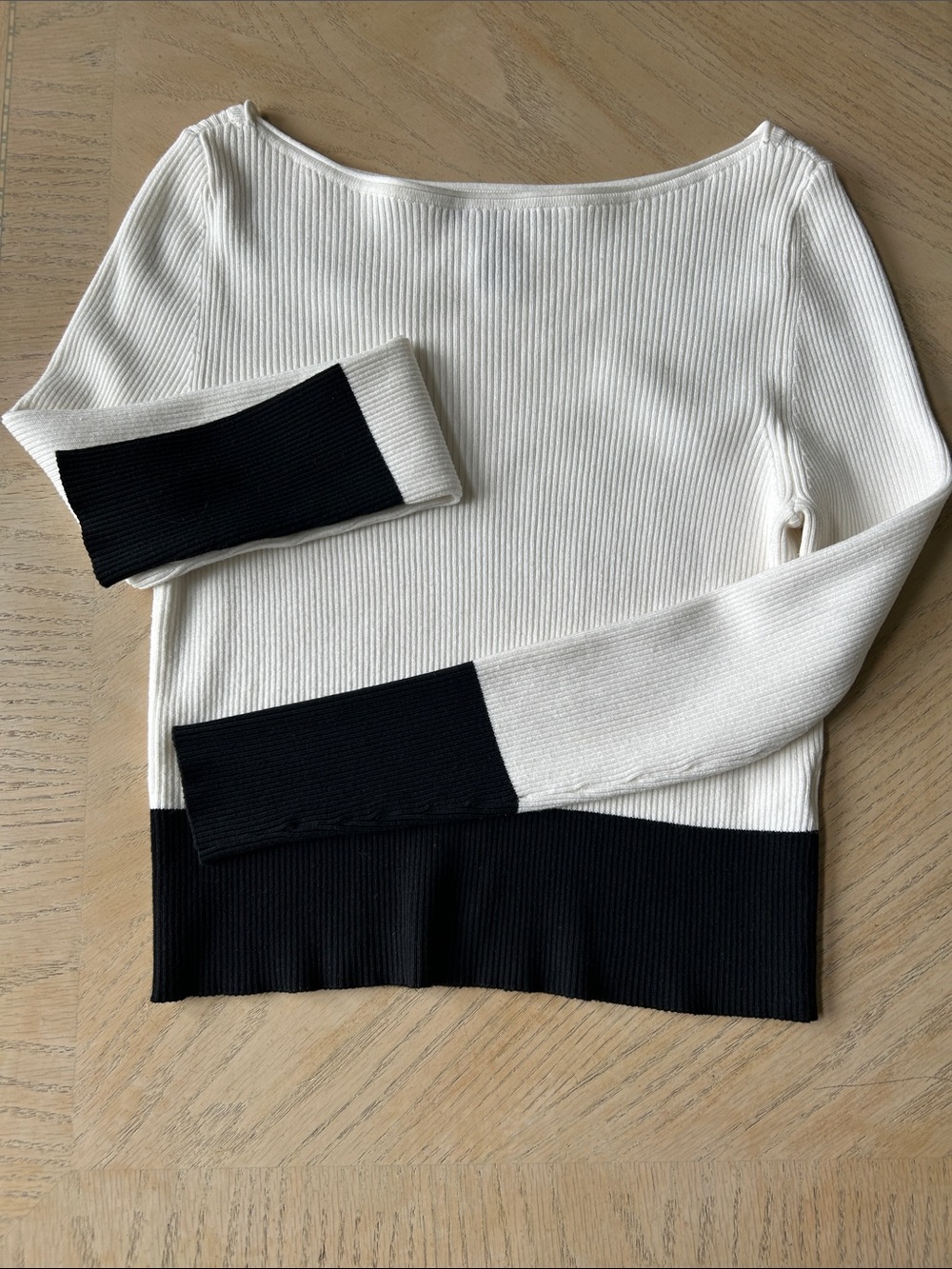 White House Black Market White and Black Ribbed Boatneck Sweater .